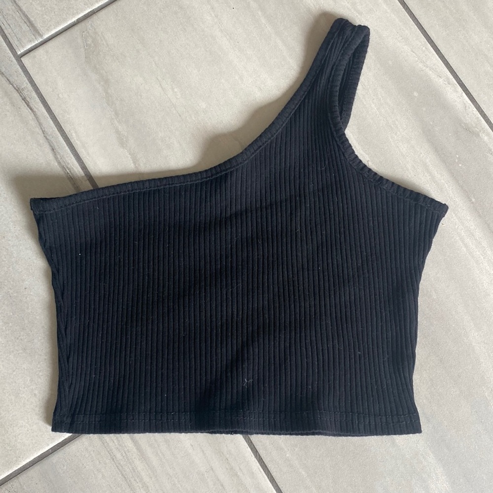One shoulder crop tank